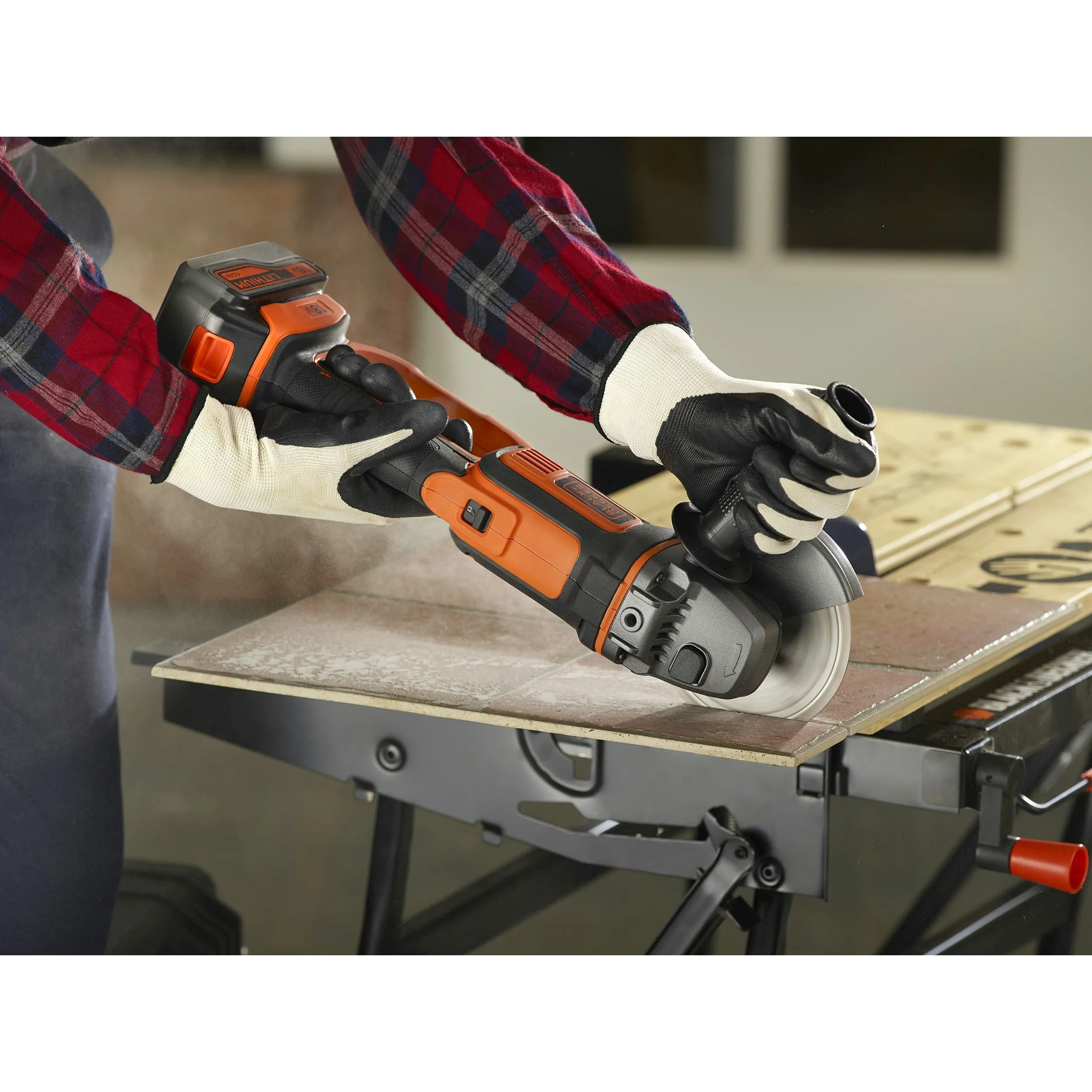 HAAKSE SLIJPER  BCG720M1QW 18V INCL. ACCU EN LADER